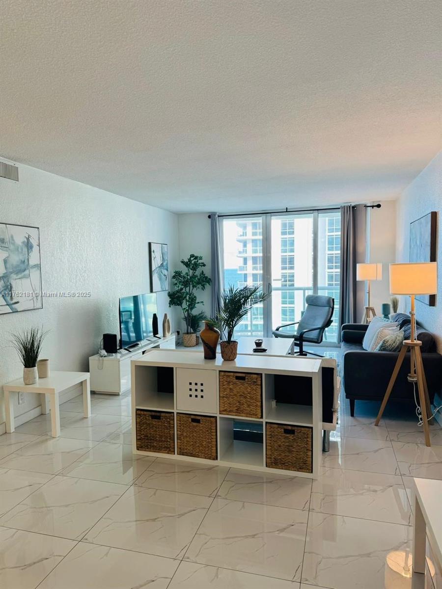 TIDES ON HOLLYWOOD BEACH - Residential