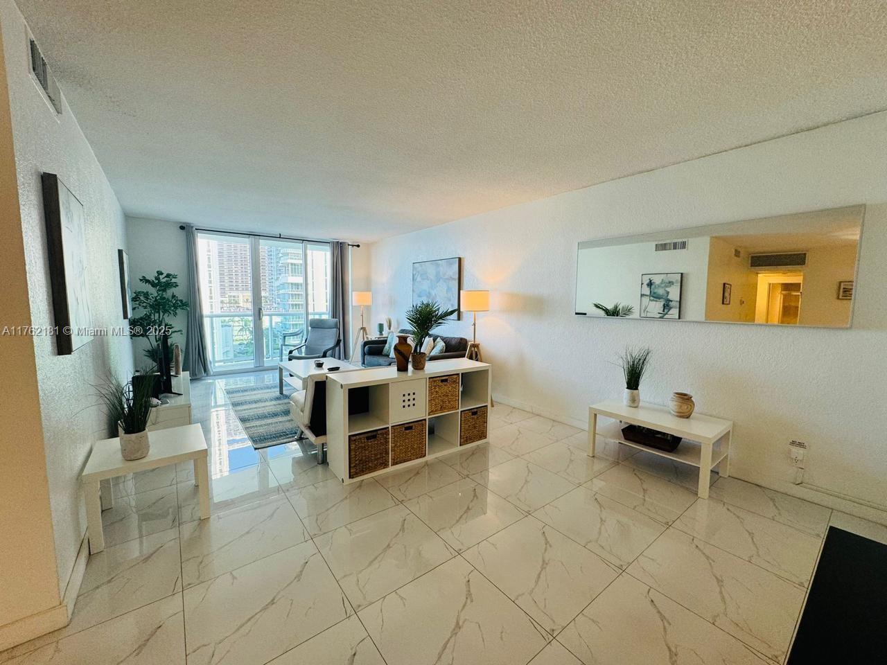 TIDES ON HOLLYWOOD BEACH - Residential