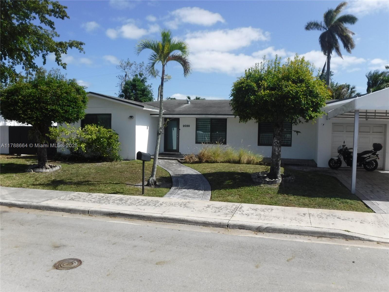 STUNNING HOUSE IN OAK FOREST ! READY TO MOVE IN. 3 BEDROOMS, 2 BATHROOMS, LAUNDRY ROOM. MASTER BEDROOM WITH WALK-IN CLOSET.VERY BIG BACK YARD . HIGH IMPACT WINDOWS. NEW ROOF (2024). POOL WITH DECK . GATED COMMUNITY WITH 24 HS PATROLMEN. PERFECT LOCATION: CLOSE TO I-95, HOUSE OF WORSHIP, BEACH, RESTAURANTS, AND MALL. SHOWINGS BY APPOINTMENT ONLY.