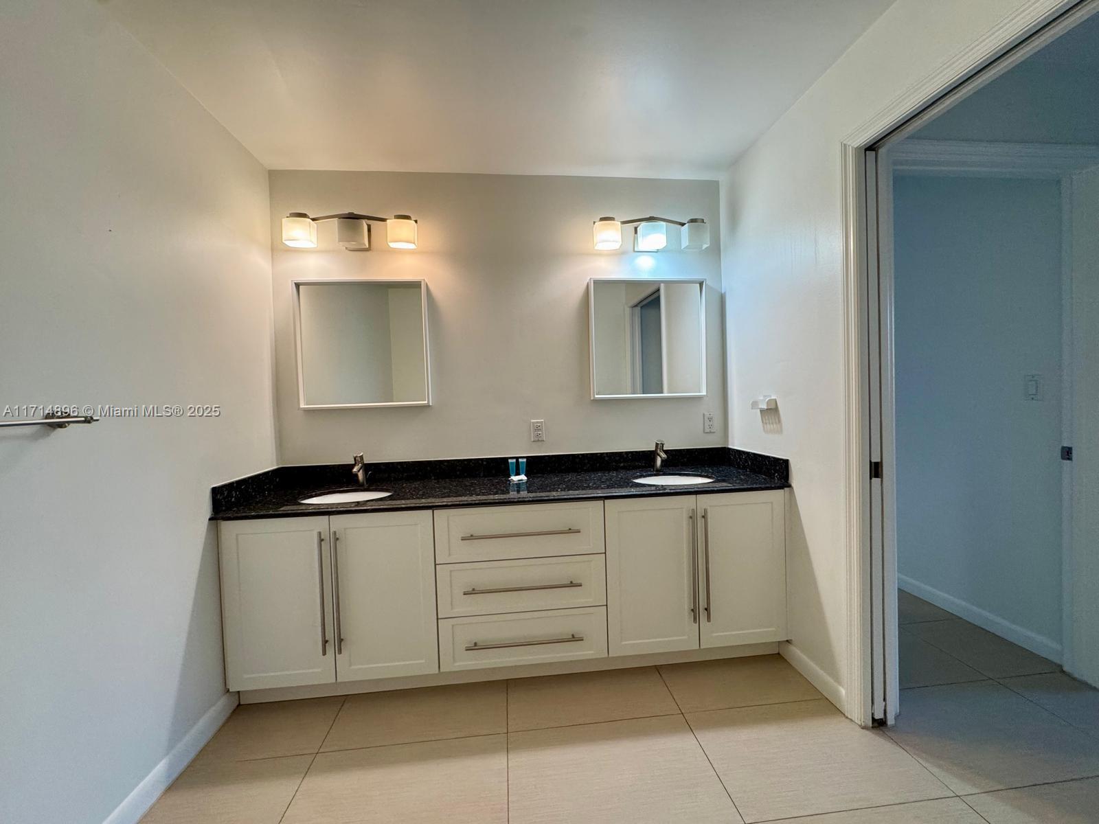 DORAL HOUSE CONDO NO 1 - Residential