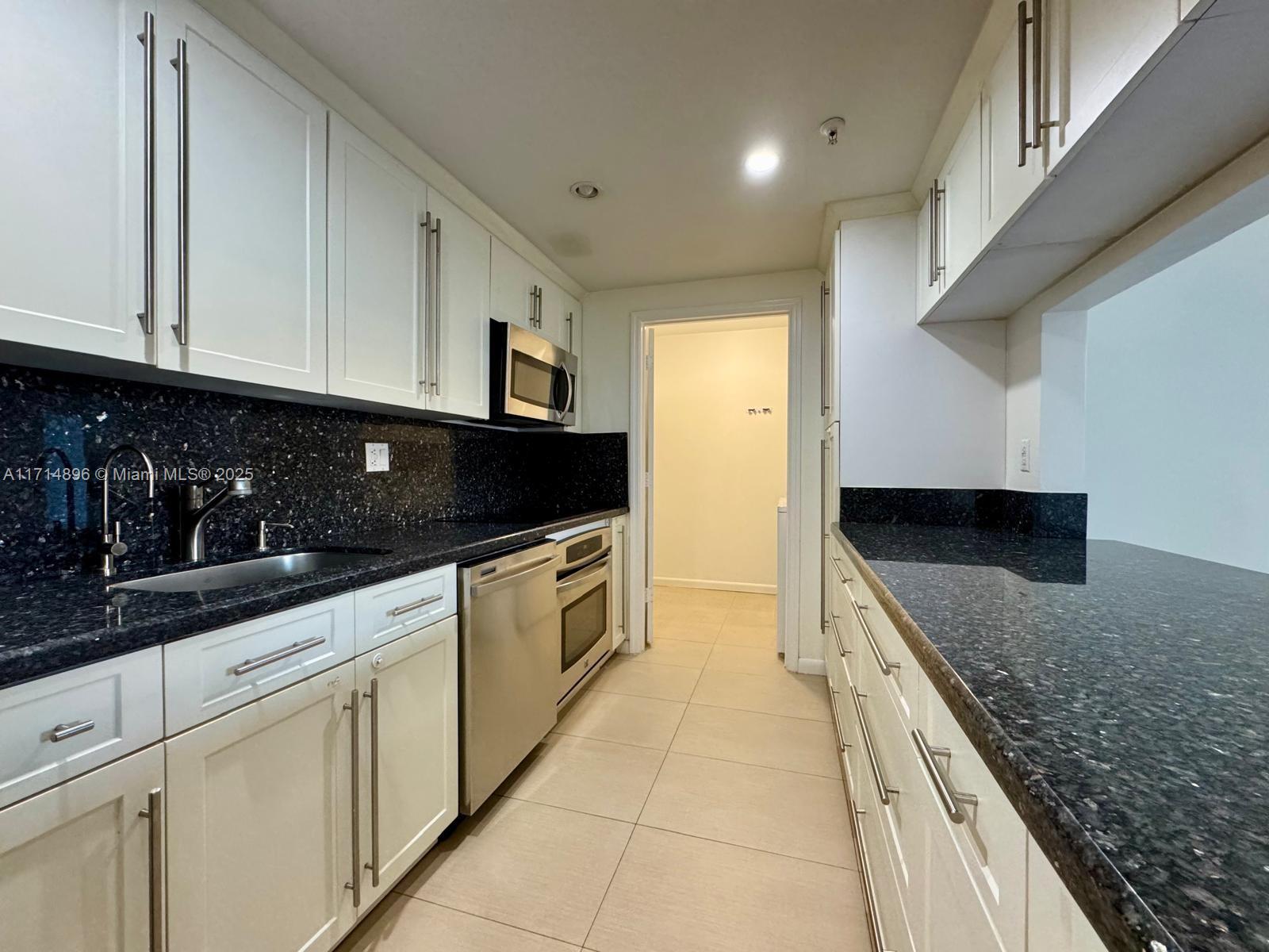 DORAL HOUSE CONDO NO 1 - Residential