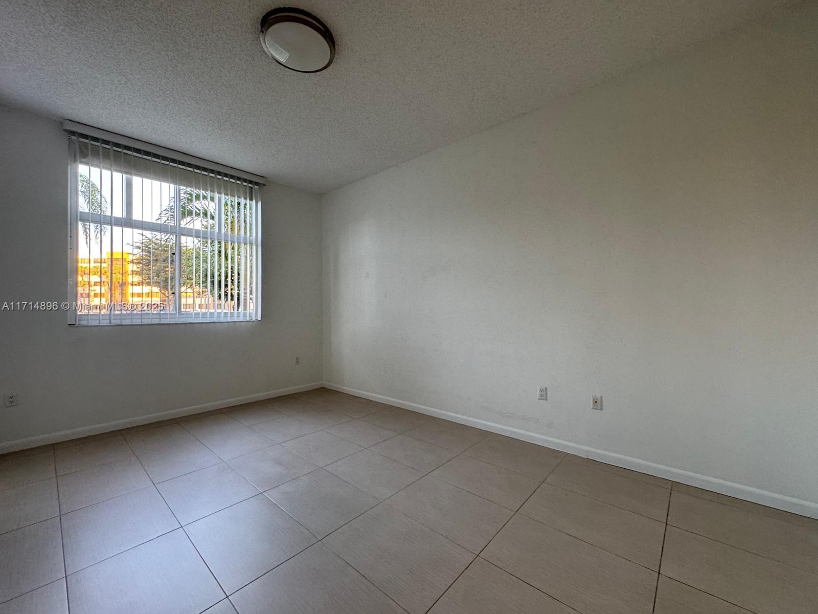DORAL HOUSE CONDO NO 1 - Residential
