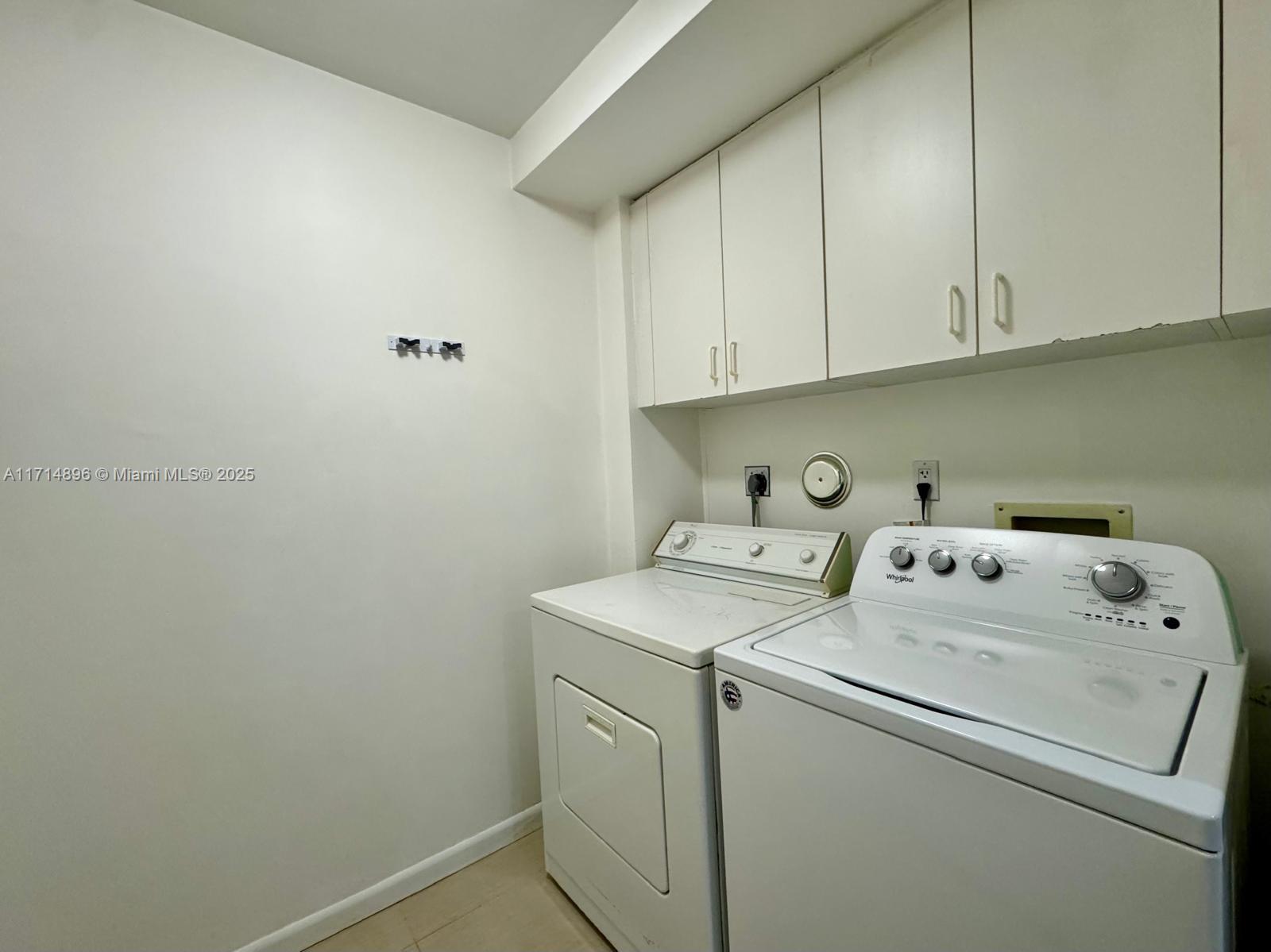 DORAL HOUSE CONDO NO 1 - Residential