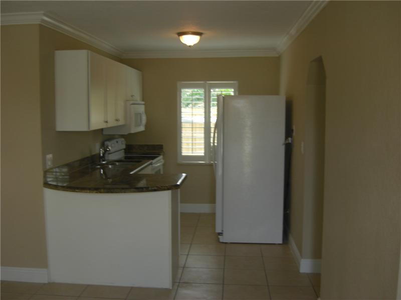 COLLIER MANOR 4TH ADD 38- - Residential Lease