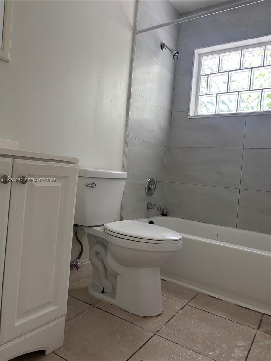 OAKLAND PARK 2ND ADD - Residential Lease