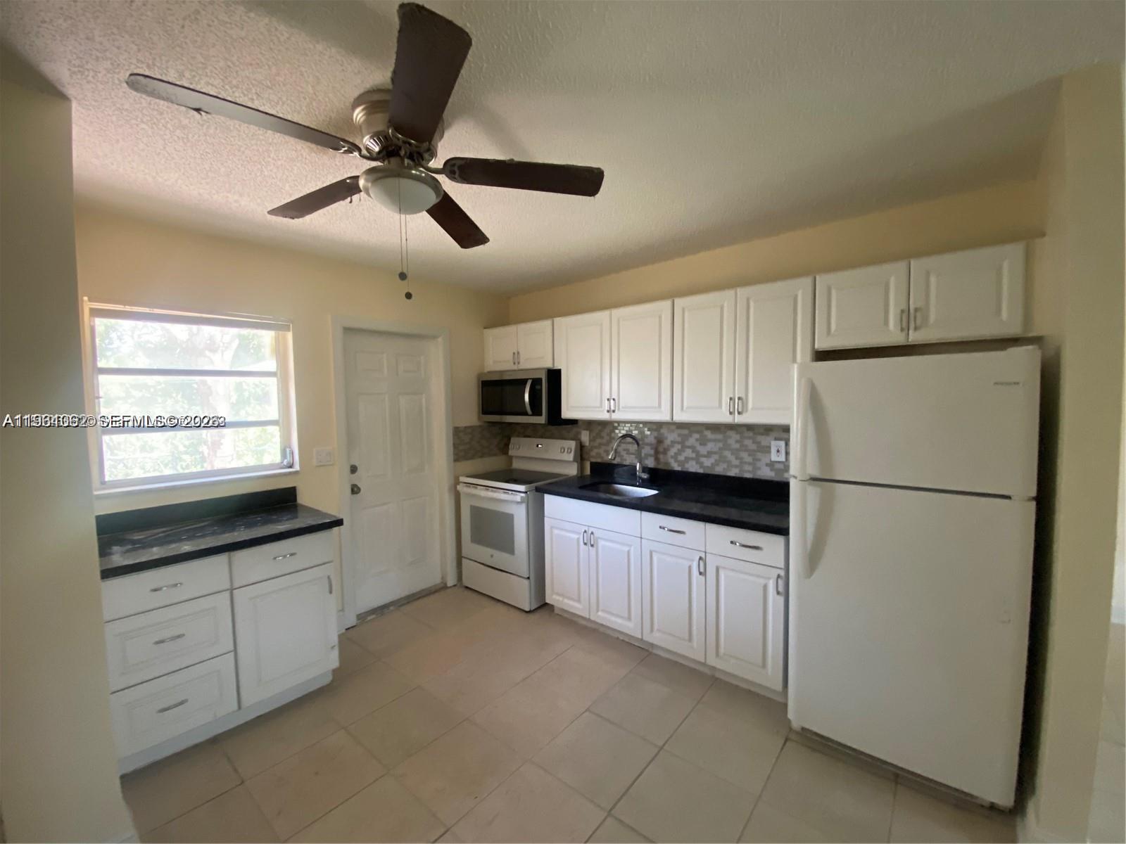OAKLAND PARK 2ND ADD - Residential Lease