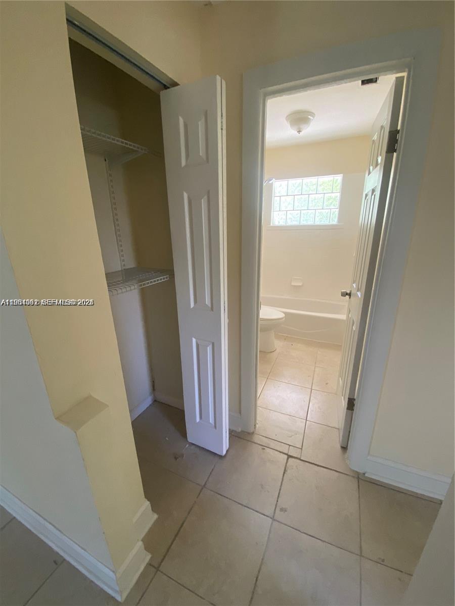 OAKLAND PARK 2ND ADD - Residential Lease