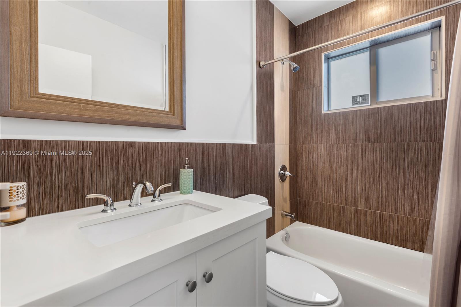 MIRACLE MANOR 3RD ADDN - Residential Lease