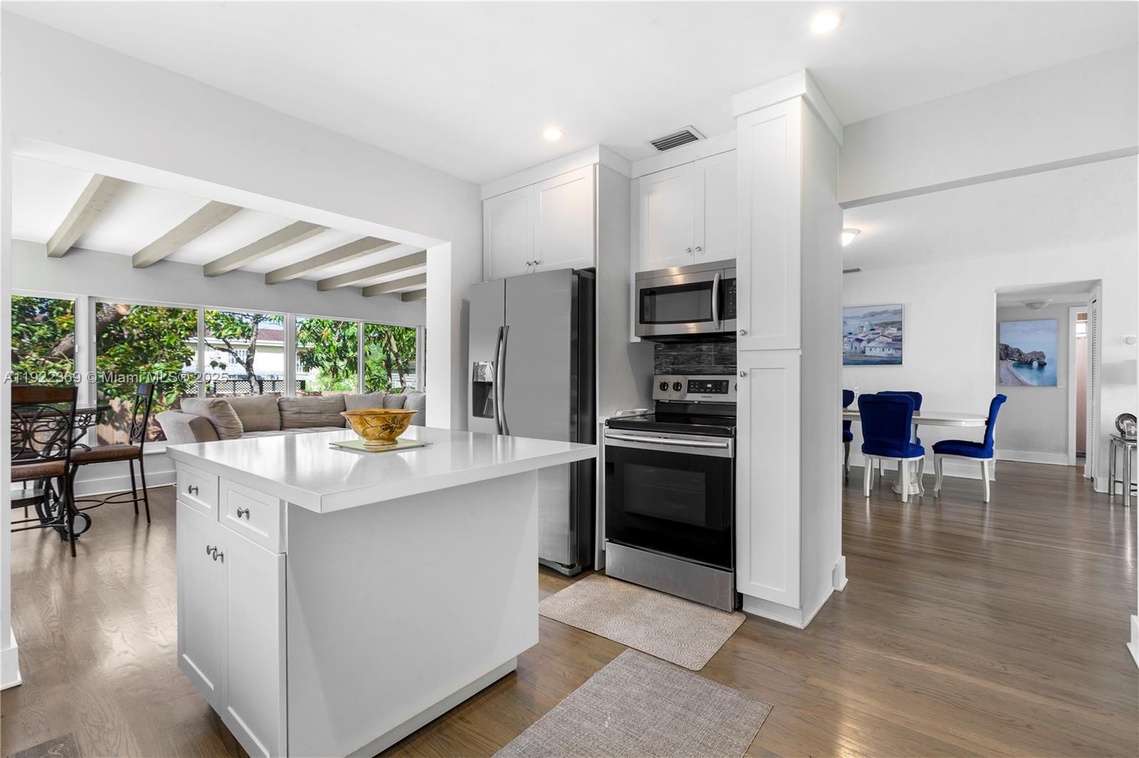 MIRACLE MANOR 3RD ADDN - Residential Lease