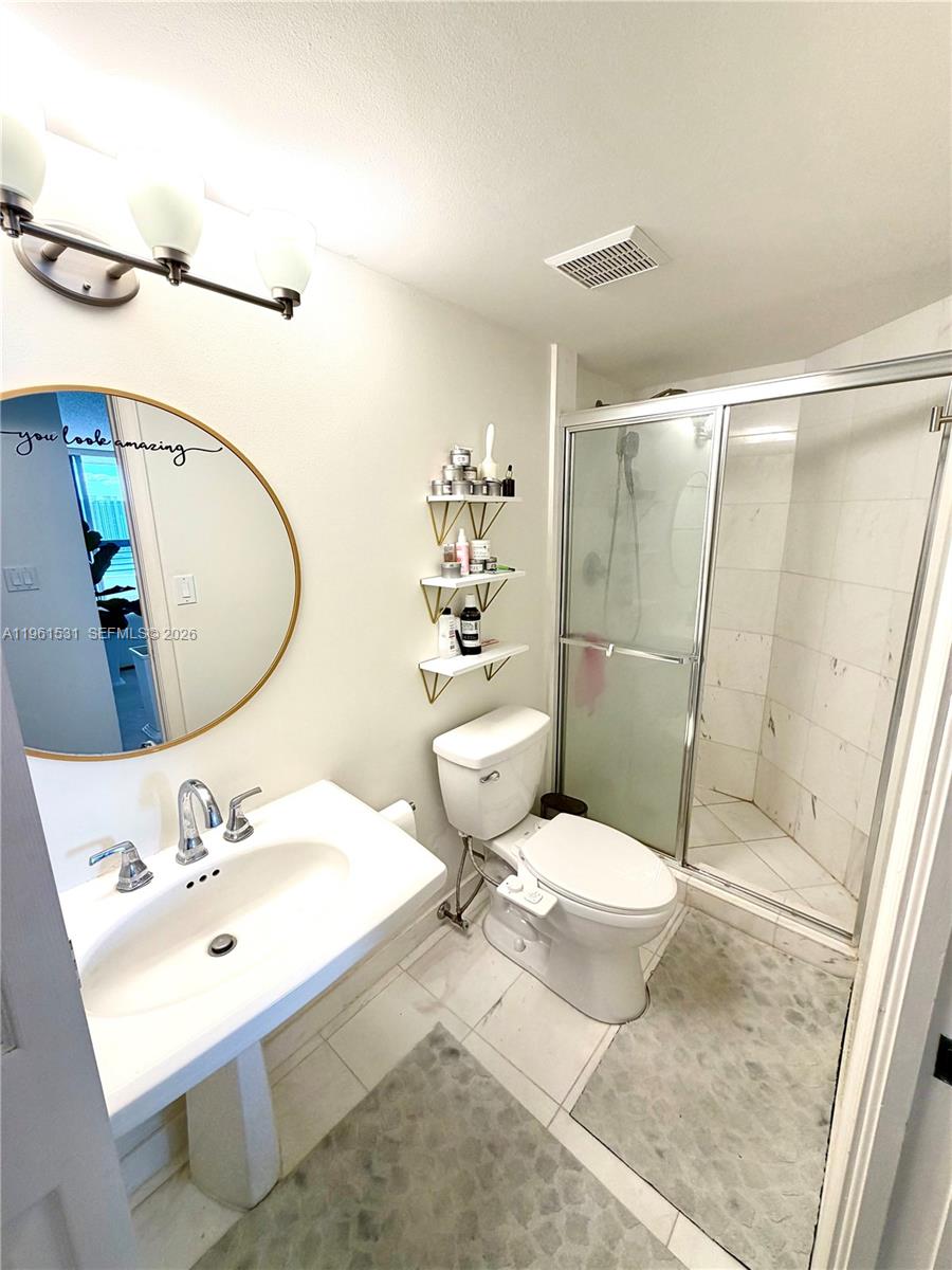 MYSTIC POINTE TOWER 500 C - Residential