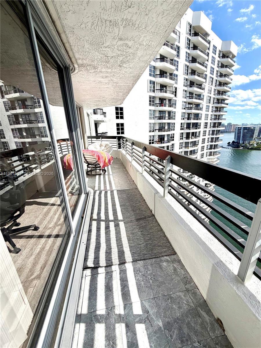 MYSTIC POINTE TOWER 500 C - Residential