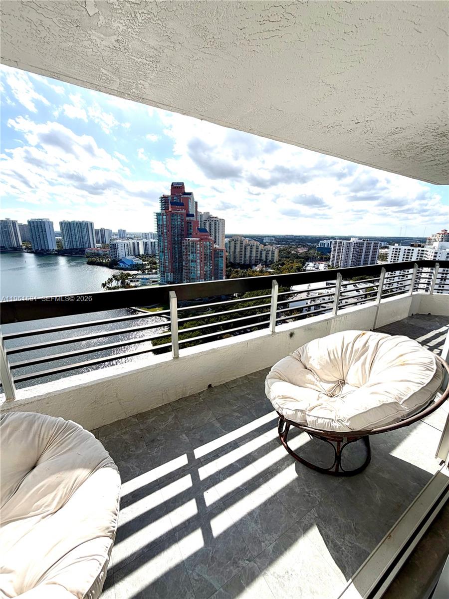 MYSTIC POINTE TOWER 500 C - Residential
