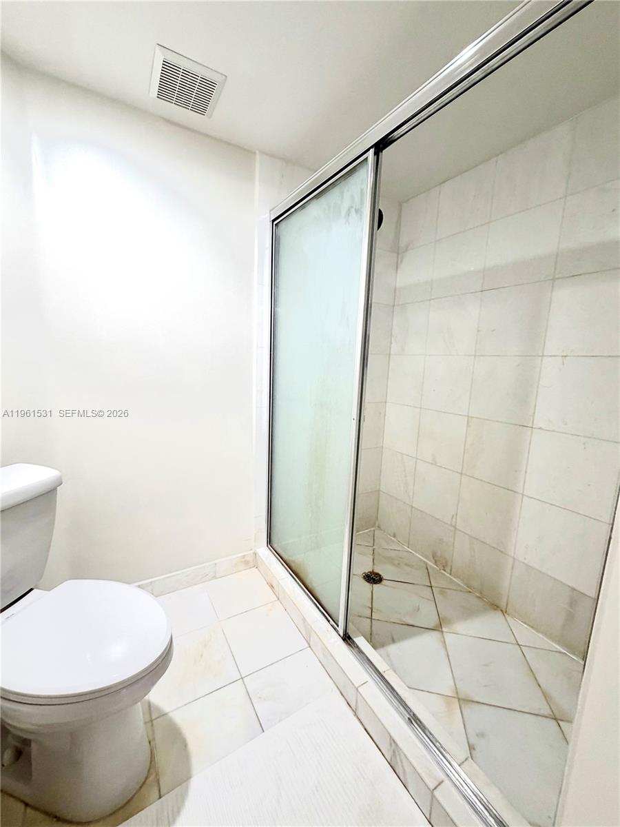 MYSTIC POINTE TOWER 500 C - Residential