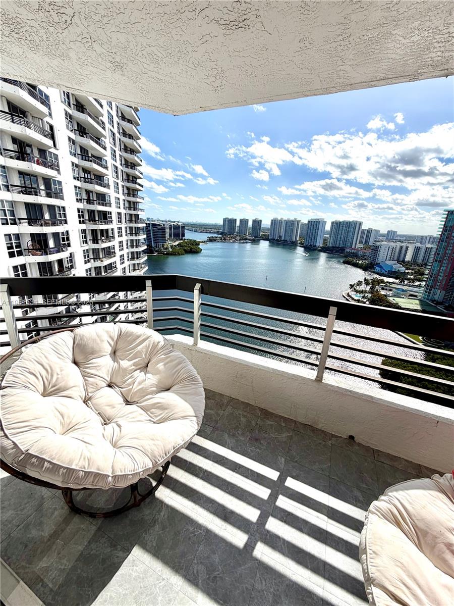MYSTIC POINTE TOWER 500 C - Residential