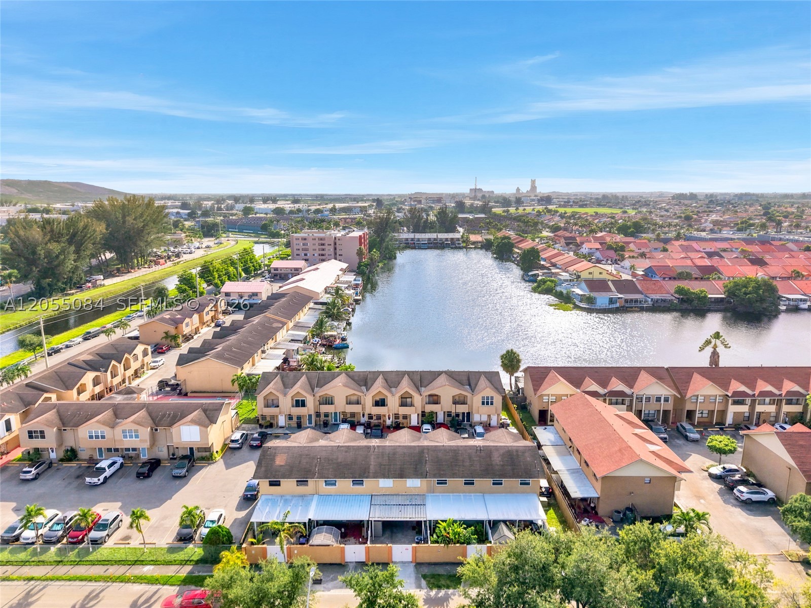 VILLAS DEL LAGO CONDO 8 - Residential