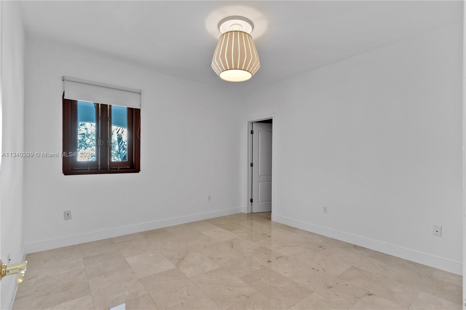 TROPICAL ISLE HOMES SUB 1 - Residential