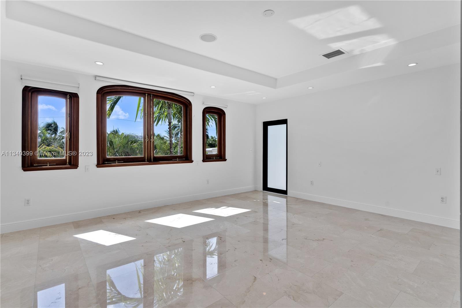 TROPICAL ISLE HOMES SUB 1 - Residential
