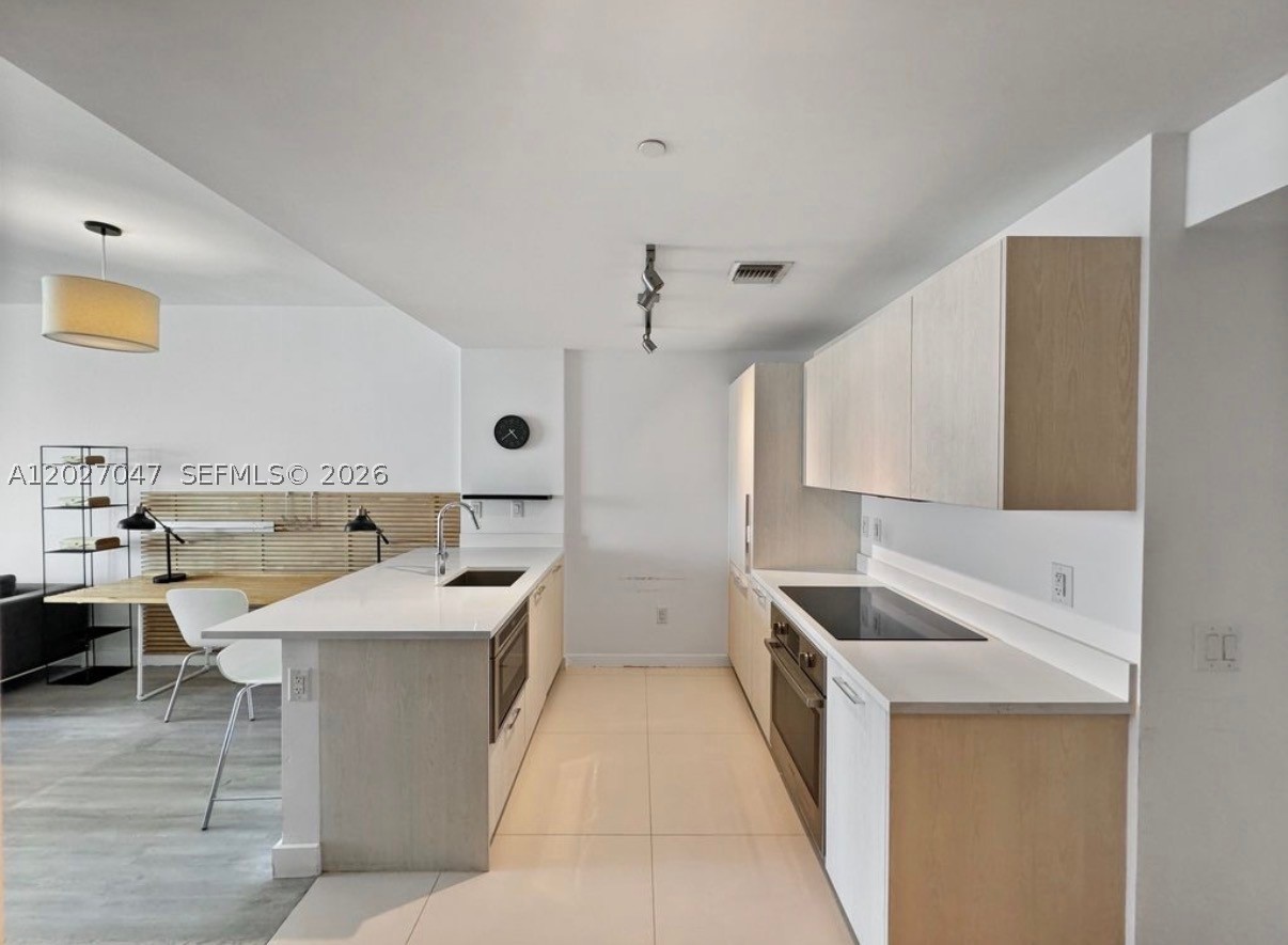 PARAISO BAYVIEWS CONDO - Residential Lease