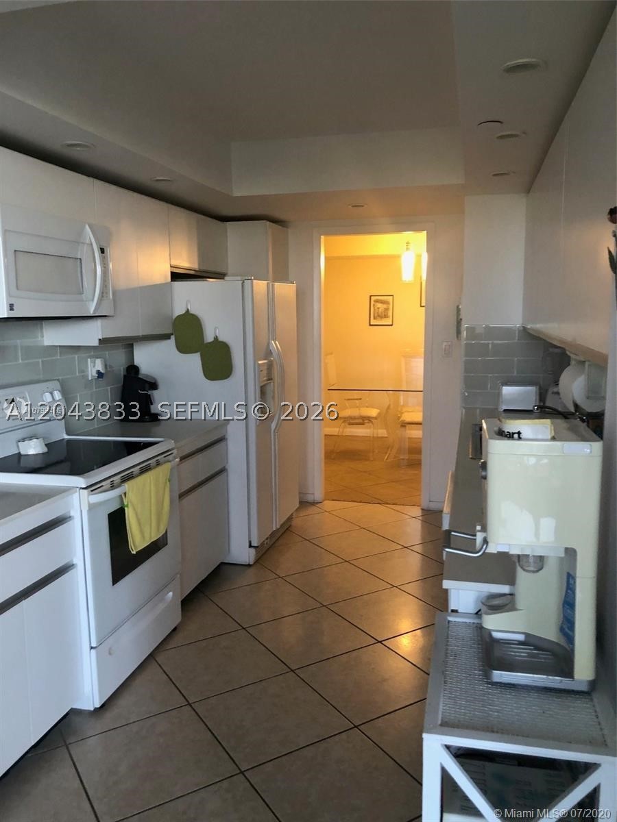 TOWERS OF QUAYSIDE CONDO - Residential