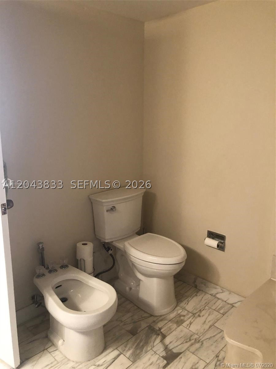 TOWERS OF QUAYSIDE CONDO - Residential