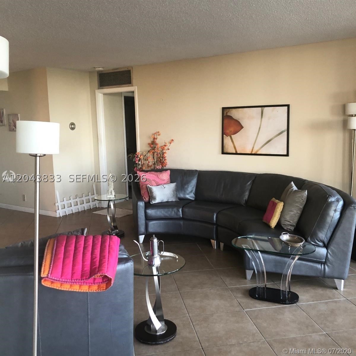 TOWERS OF QUAYSIDE CONDO - Residential
