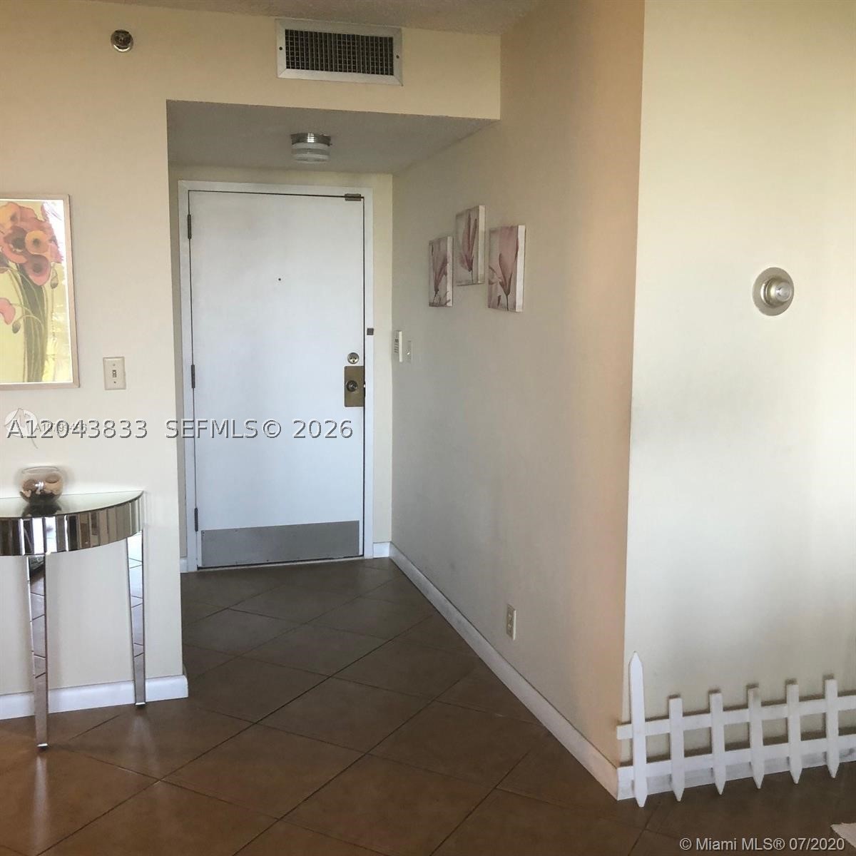 TOWERS OF QUAYSIDE CONDO - Residential