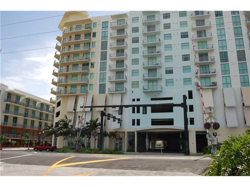 GORGEOUS UPGRADED AND REMODELED CONDO, BEAUTIFUL CITY VIEWS FROM LARGE BALCONY. SPACIOUS 2/2 UPGRADED STAINLESS STEEL APPLIANCES, GRANITE, OPEN KITCHEN, SEPARATE DINING ROOM, BRAND NEW HARDWOOD FLOORS THROUGHOUT (NO CARPET) 2 MASTER BEDROOMS, WHIRLPOOL TU B, DOUBLE SINK AND SEPARATE SHOWER.BRAND NEW LUXURY BUILDING IN THE HEART OF HOLLYWOOD, WALKING DISTANCE TO SHOPPING, RESTAURANTS AND YOUNG CIRCLE, JUST MINUTES FROM THE BEACH.