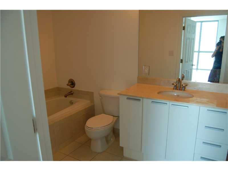HOLLYWOOD STATION RES CON - Residential Lease