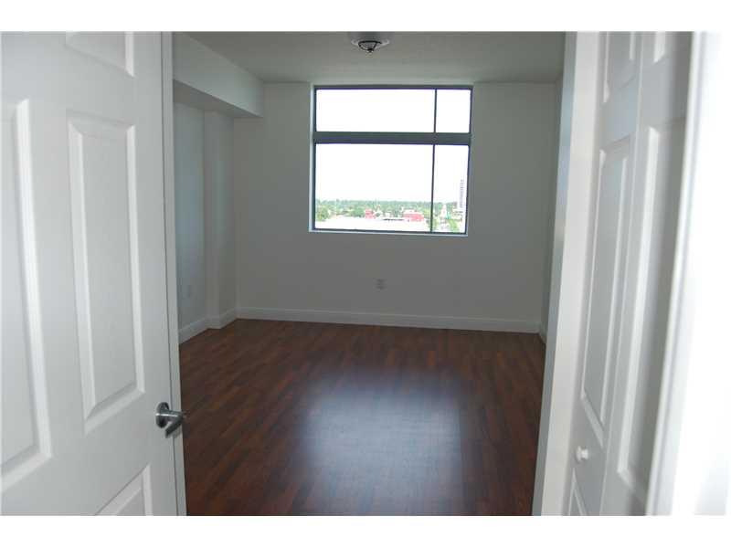 HOLLYWOOD STATION RES CON - Residential Lease