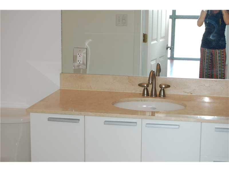 HOLLYWOOD STATION RES CON - Residential Lease