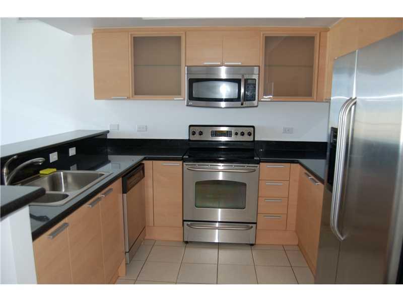 HOLLYWOOD STATION RES CON - Residential Lease