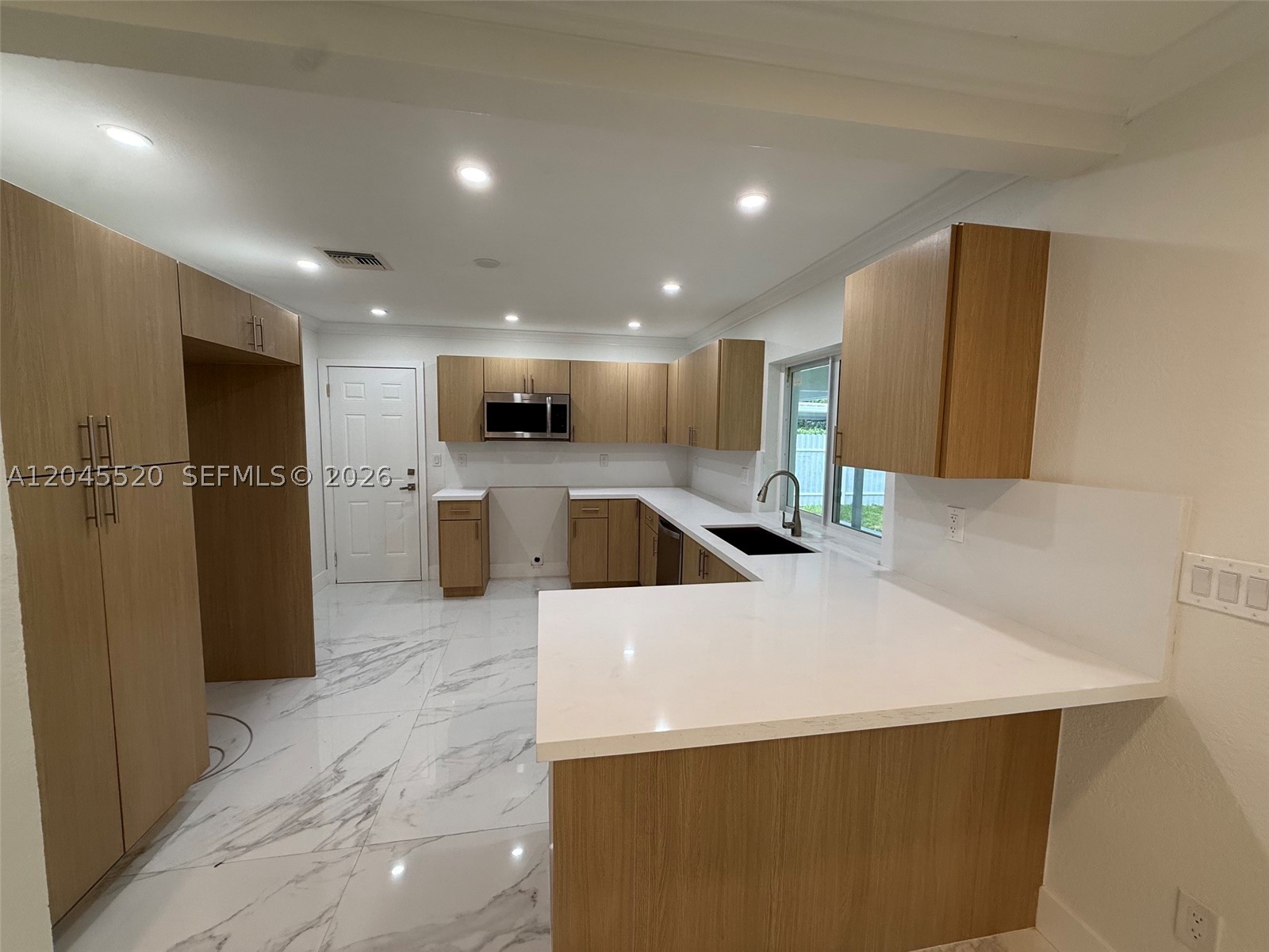 PALM SPRINGS LAKES 4TH AD - Residential Lease