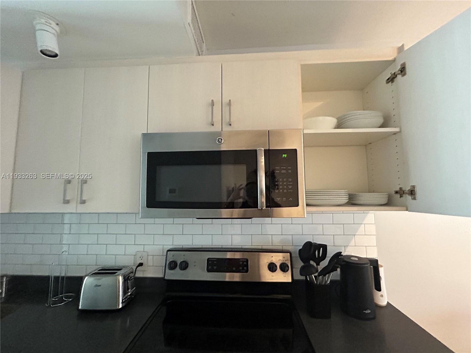 1035 EUCLID CONDO - Residential Lease