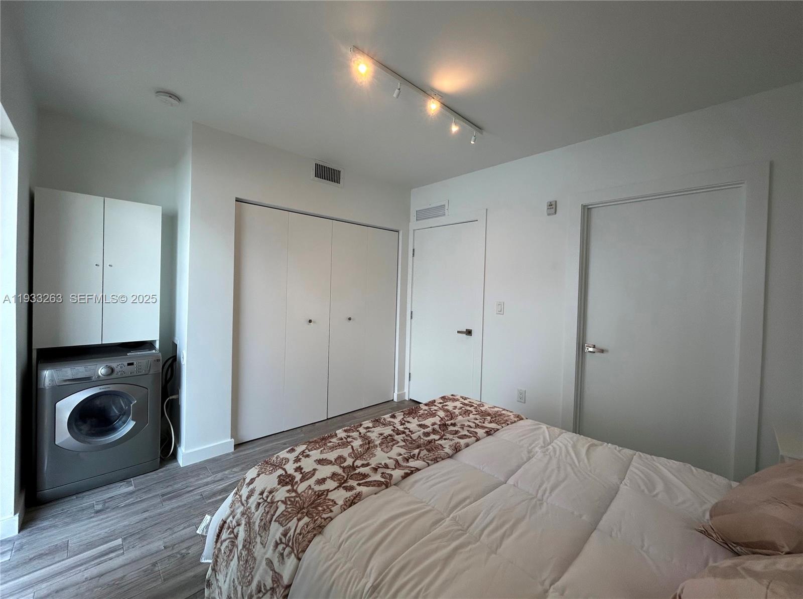 1035 EUCLID CONDO - Residential Lease