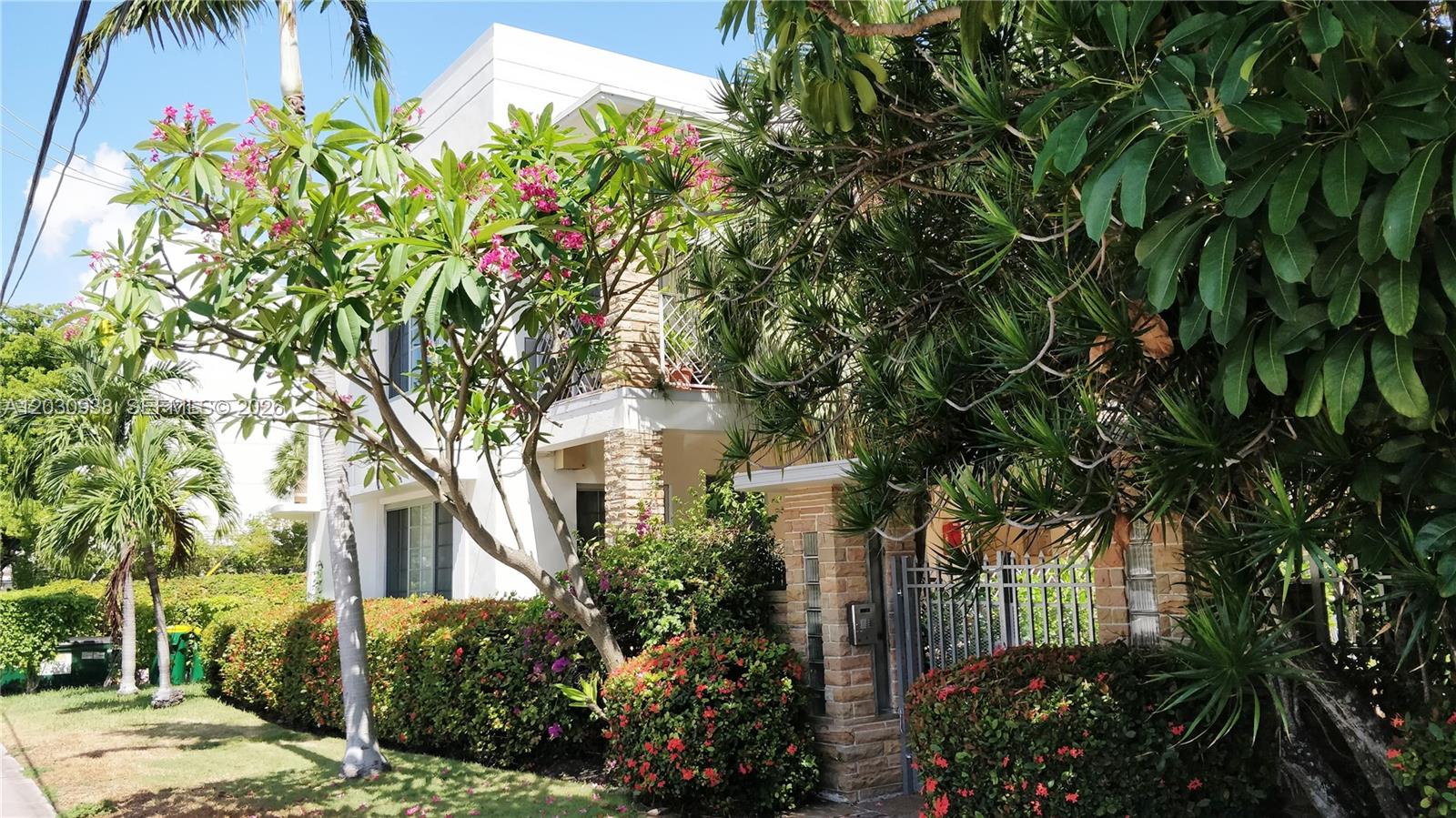NORMANDY SHORES APTS COND - Residential