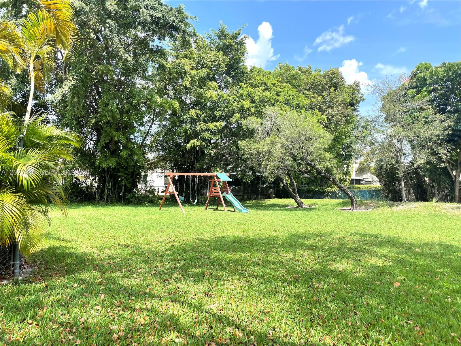 ARISTA PARK CONDO - Residential