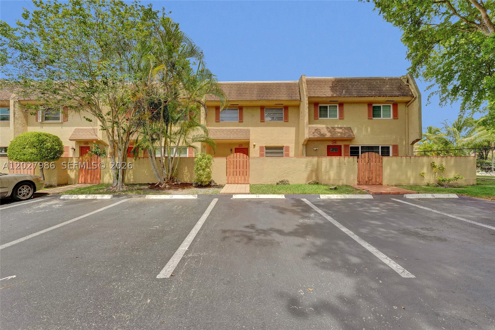 Spacious 3-bedroom, 2.5-bathroom townhome featuring tile flooring throughout. Enjoy large front and back patios, plus a convenient storage area. Large living room and dining room. Washer and dryer! Located in a well-maintained, pet-friendly community with a pool and children's playground.

The unit is ready for its new owner. Don't miss this fantastic opportunity to own a comfortable home in a desirable Davie location!
2 dedicated parking spaces in front of the unit.