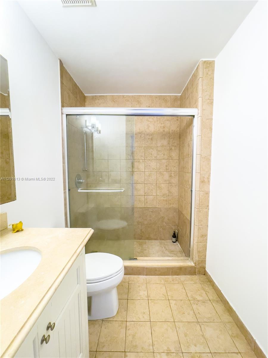 FLAMINGO PARK VILLAS COND - Residential Lease