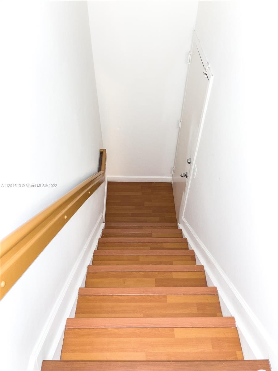 FLAMINGO PARK VILLAS COND - Residential Lease