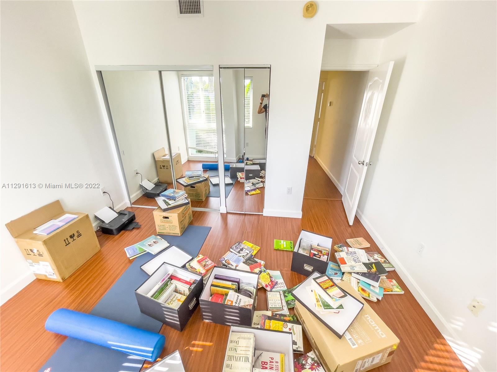 FLAMINGO PARK VILLAS COND - Residential Lease