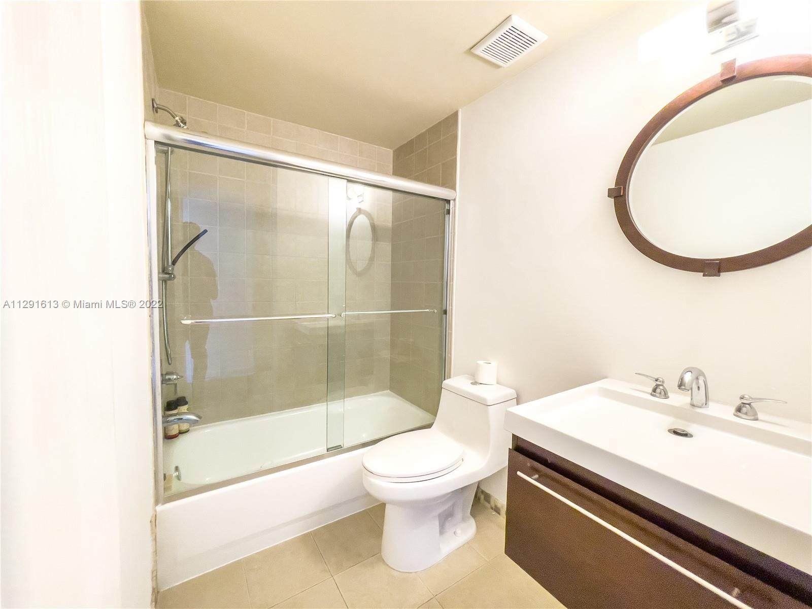 FLAMINGO PARK VILLAS COND - Residential Lease
