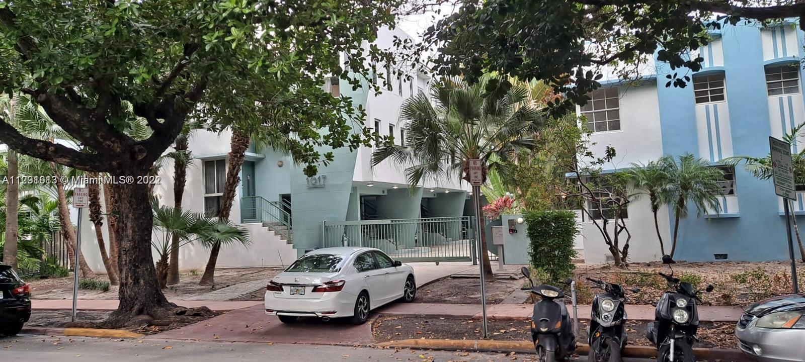 FLAMINGO PARK VILLAS COND - Residential Lease