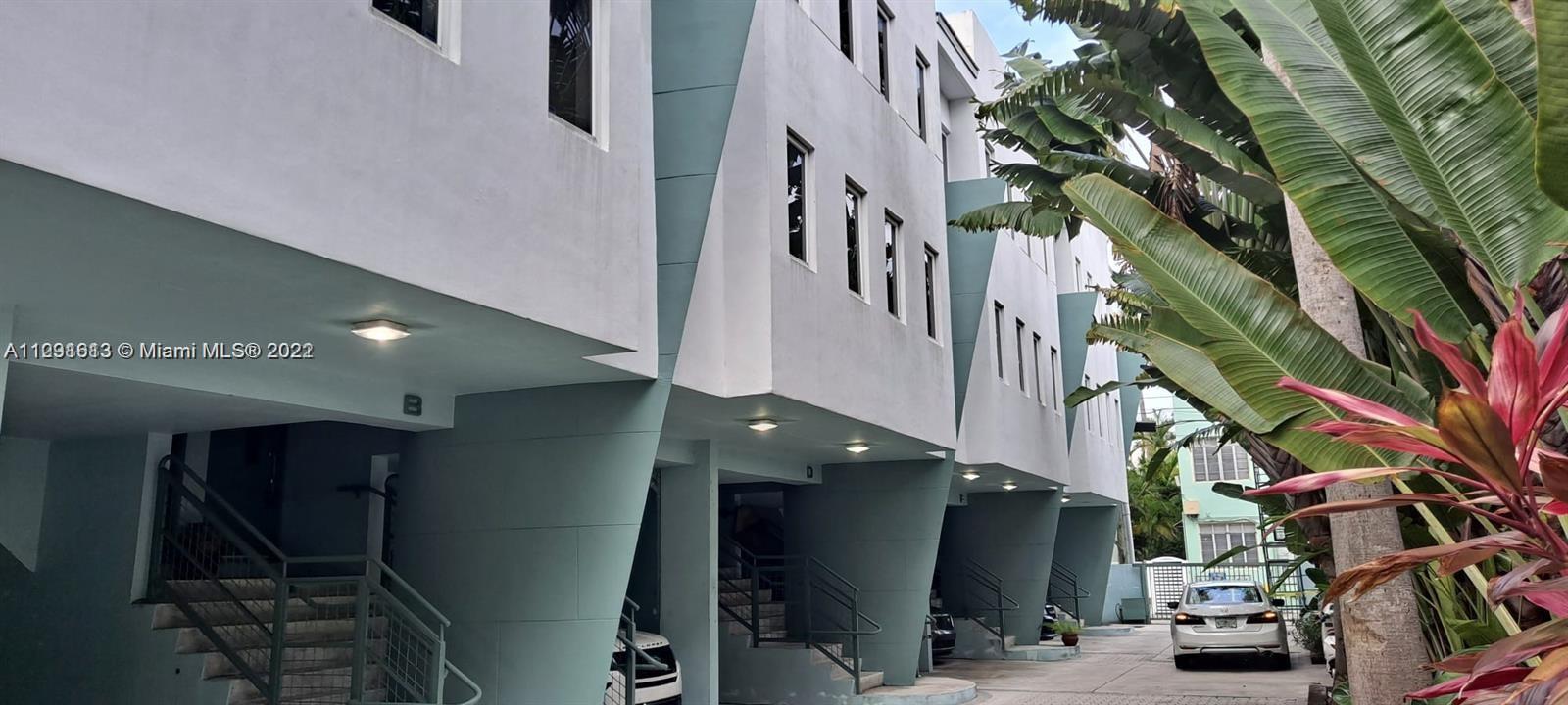 FLAMINGO PARK VILLAS COND - Residential Lease