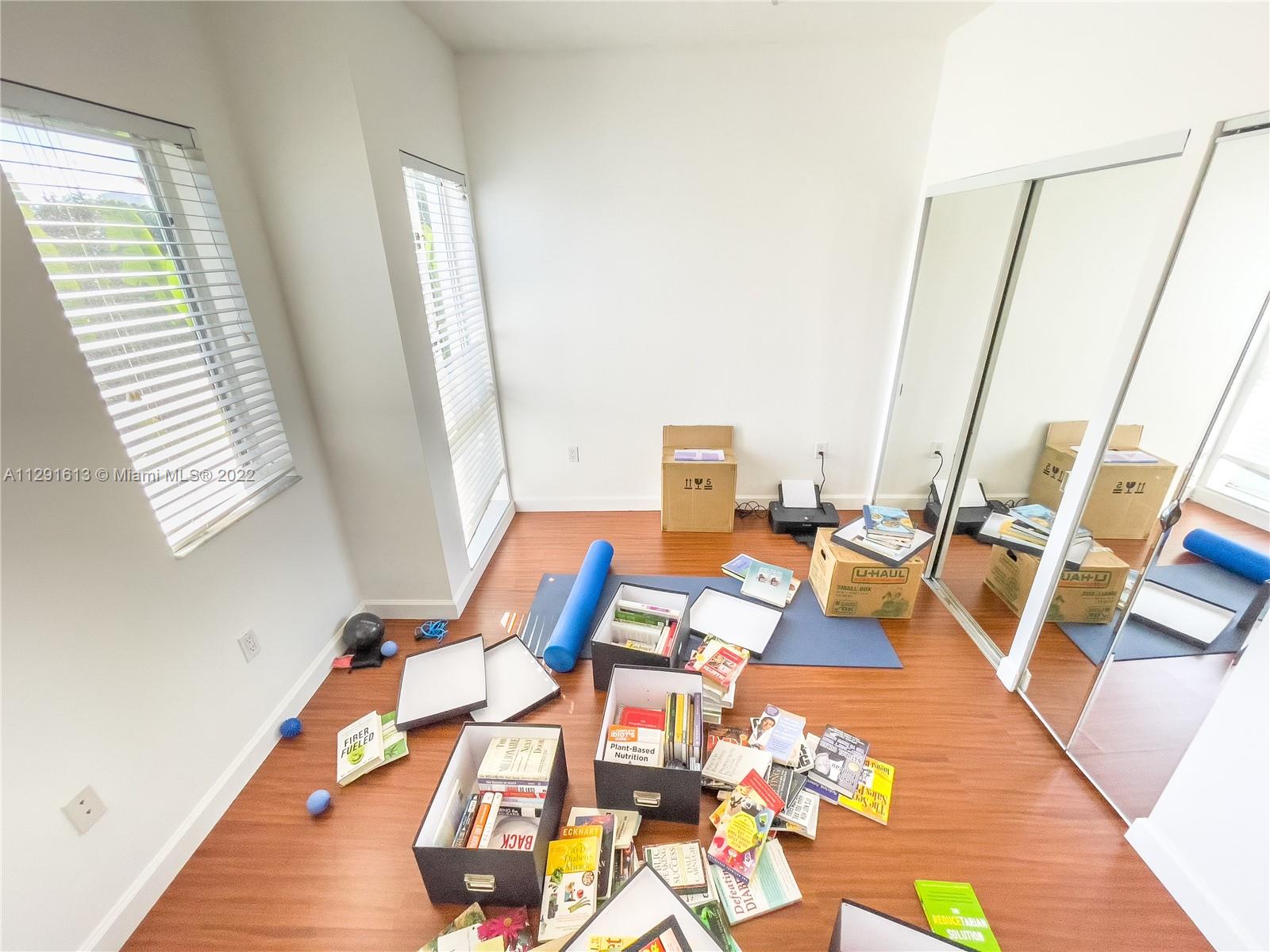 FLAMINGO PARK VILLAS COND - Residential Lease