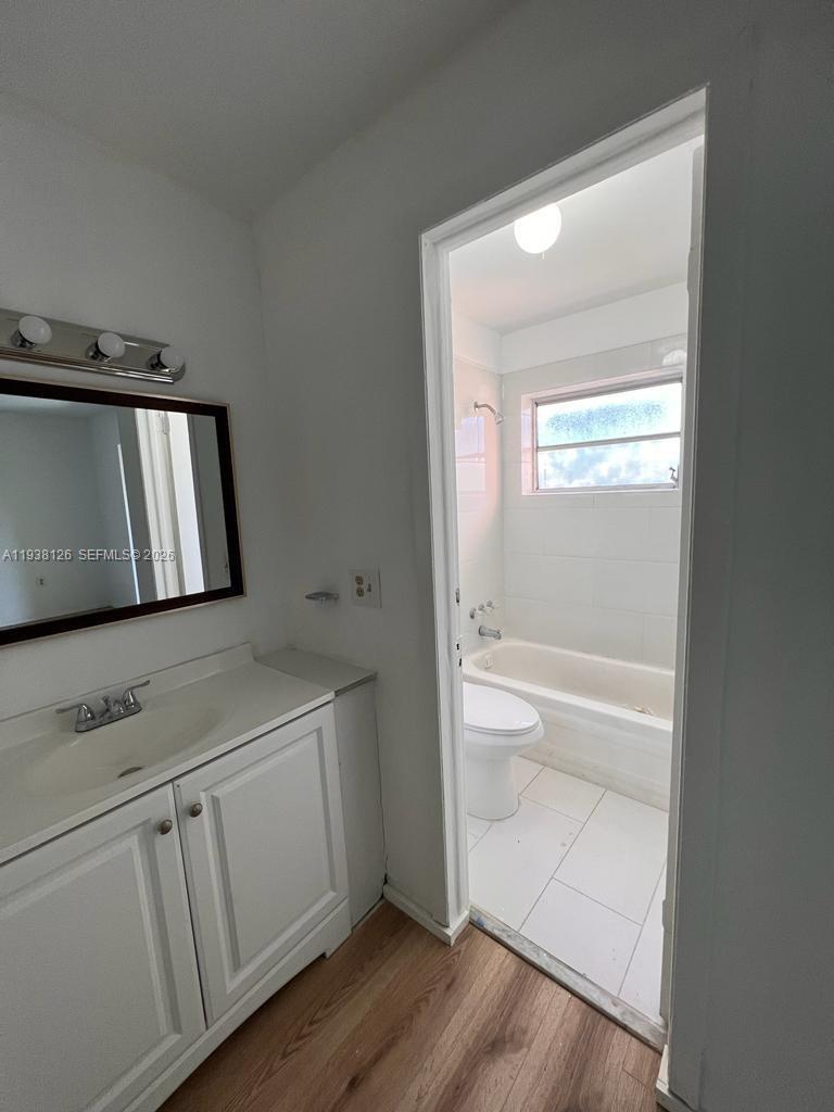 Neighborhood with gate. Single family around of the complex. Rented now Annualy. Brand new refrigerator.