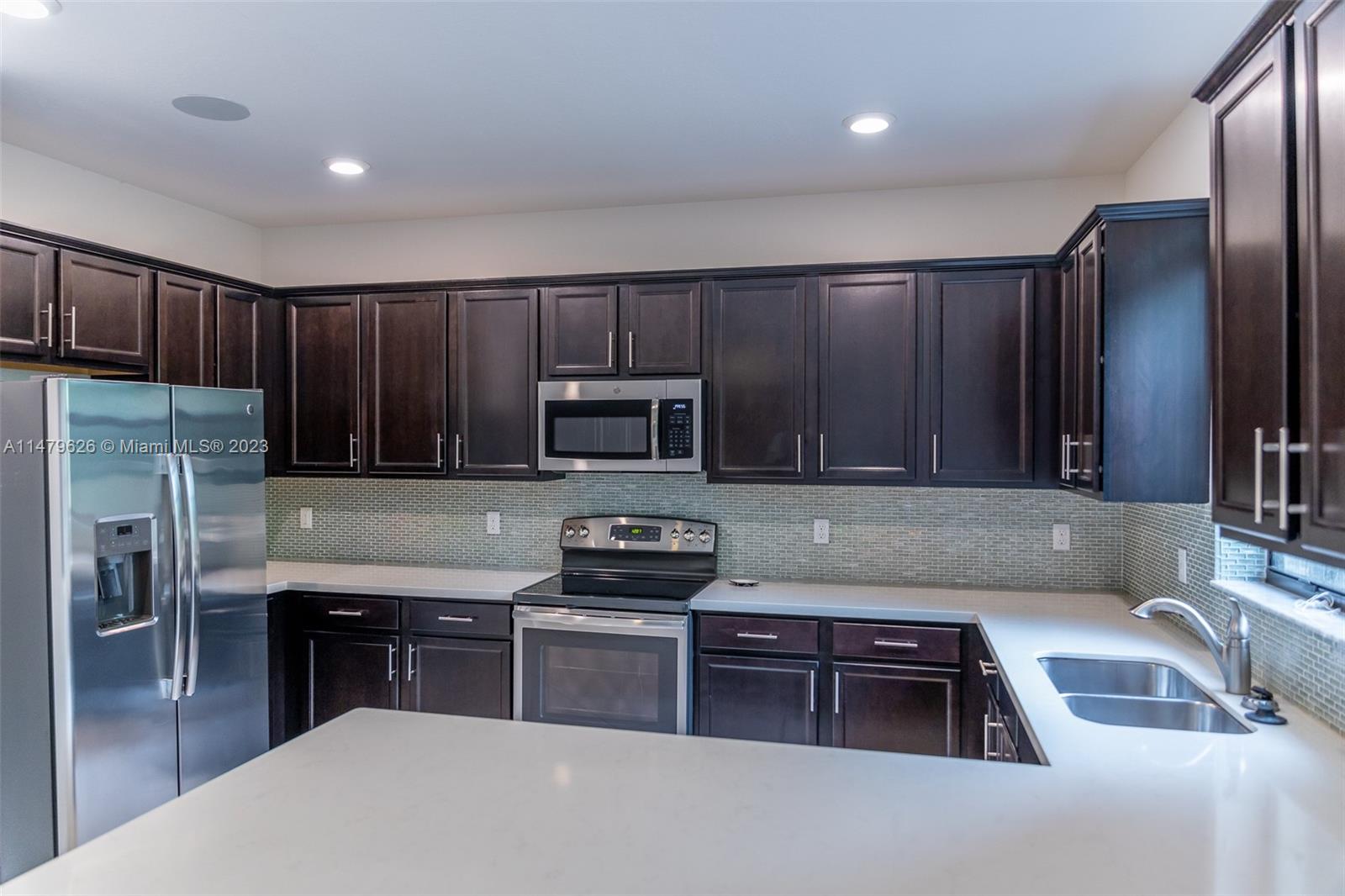 ASHTON PARC - Residential Lease
