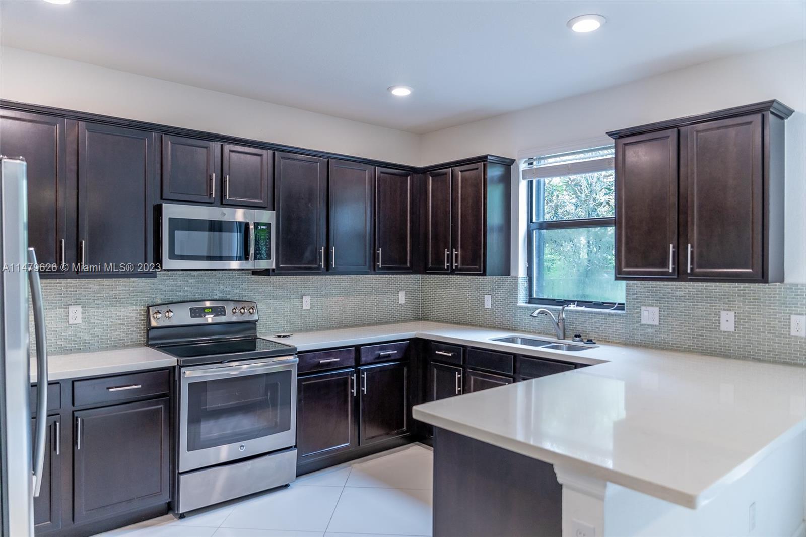 ASHTON PARC - Residential Lease