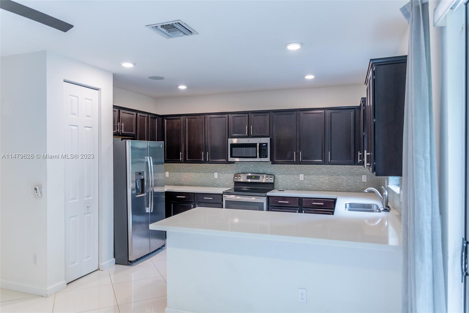 ASHTON PARC - Residential Lease