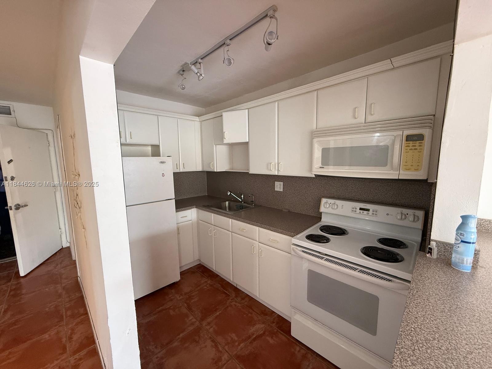 THREE HORIZONS NORTH COND - Residential Lease