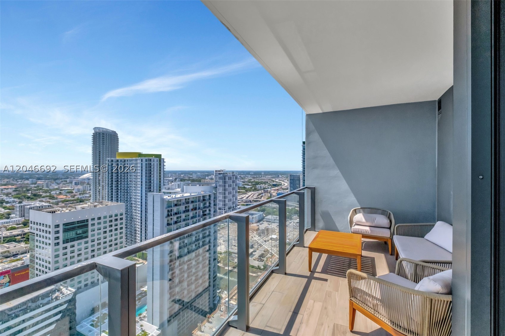 RISE CONDO - Residential